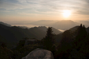 山间日落美景