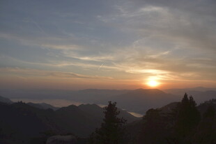 山间日落美景