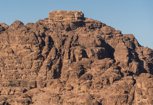 壮丽红岩山峰景观