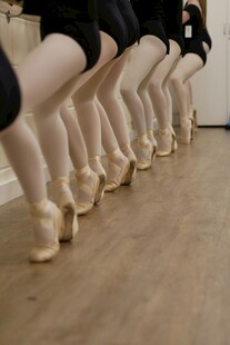 芭蕾舞演员的优雅足尖