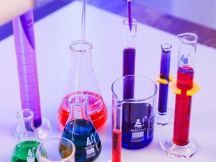 多彩化学实验仪器展示