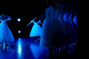 舞台上的芭蕾舞女孩