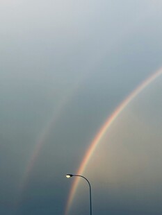 天空中的绚丽双彩虹