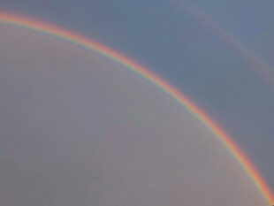 天空中的绚丽彩虹