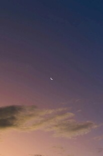 黄昏天空中的孤星