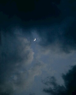 夜空下的朦胧月色