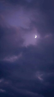 夜空下的朦胧月色