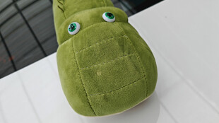 绿色鳄鱼毛绒玩具