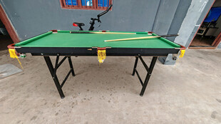 折叠式绿色台球桌