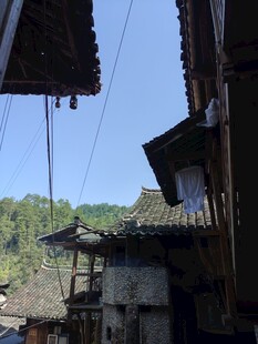 古朴山村景象