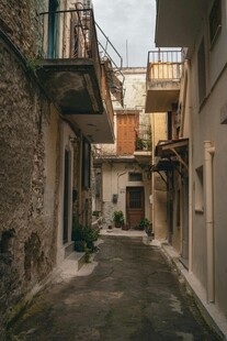 古老狭窄的欧洲小巷