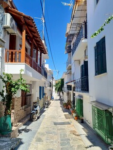 地中海风情的狭窄街道