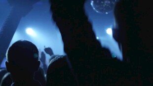 夜店狂欢人群