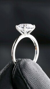 璀璨钻石戒指特写