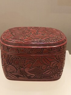 雕花纹红木盒