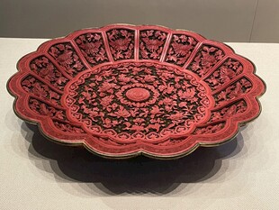 红漆雕花盘