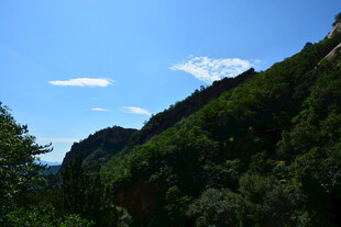 青山蓝天美景