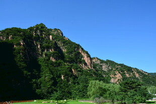 青山翠岭蓝天美景
