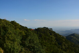 青山蓝天美景