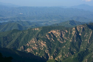 壮丽山峦俯瞰美景