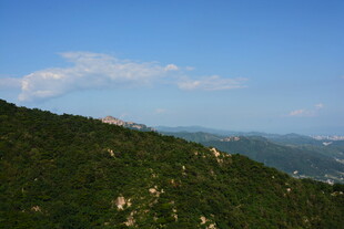 青山蓝天美景