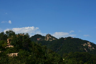 青山蓝天美景