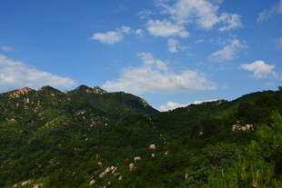 青山蓝天美景