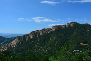 秀丽山峦蓝天美景