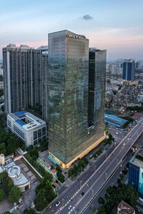 城市高楼与道路景观