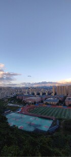 草原上多彩的蒙古包景观