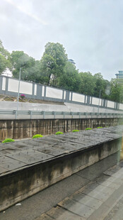 户外长形石质平台景观