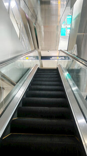 空旷自动扶梯