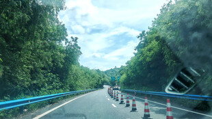 公路施工占道障碍物