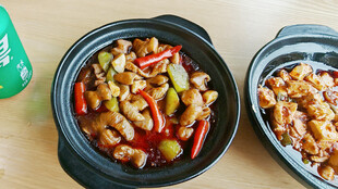 美味双拼煲仔饭