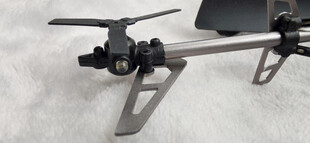 黑色无人机部件特写