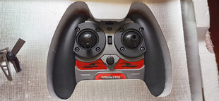 黑色游戏手柄及周边配件