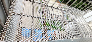 金属网格围栏与防坠网