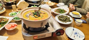 萝卜干炖腊猪蹄