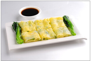 美味蛋肠粉配蘸料