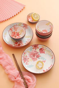 花卉图案餐具