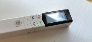 白色遥控器特写