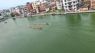 河畔龙舟竞渡景观