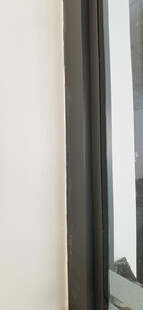 室内窗边转折景象