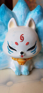 可爱蓝白小神兽玩偶