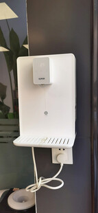 墙上的白色净水机