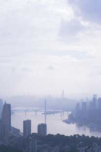 城市天际线与跨海大桥景观
