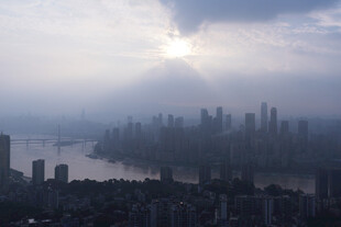 雾中都市天际线