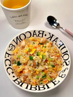 美味炒饭搭配饮品