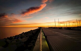 夕阳下的公路美景