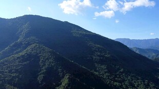 青山绵延蓝天相伴